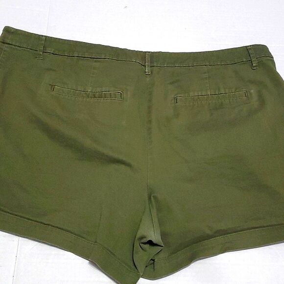 A New Day Camo Green Casual Summer High Waist Chino Shorts Size 18 - Picture 5 of 10